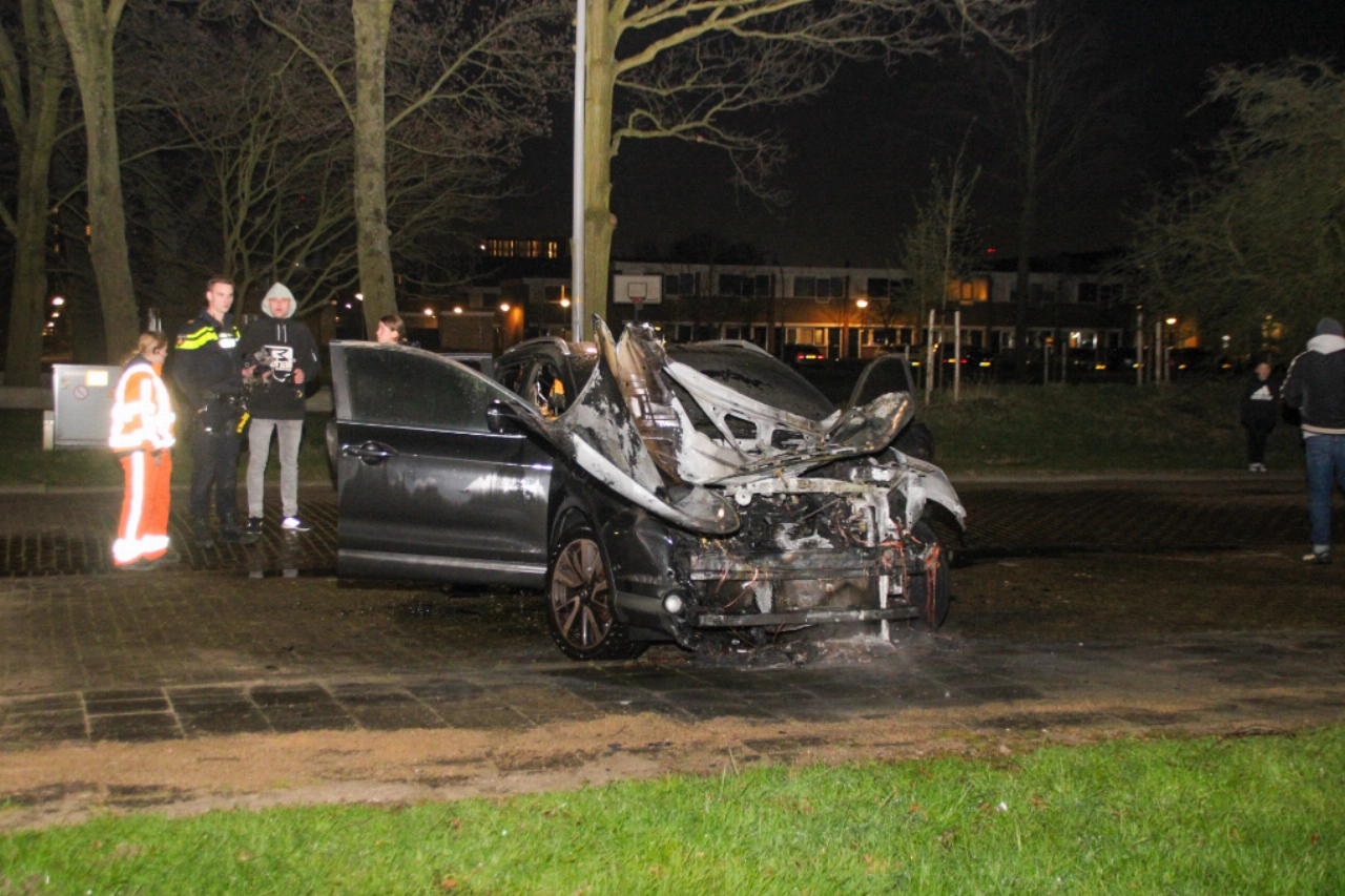 Auto Meidoornstraat tweede keer in brand
